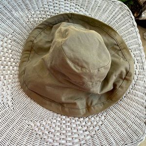 DP floppy sun hat